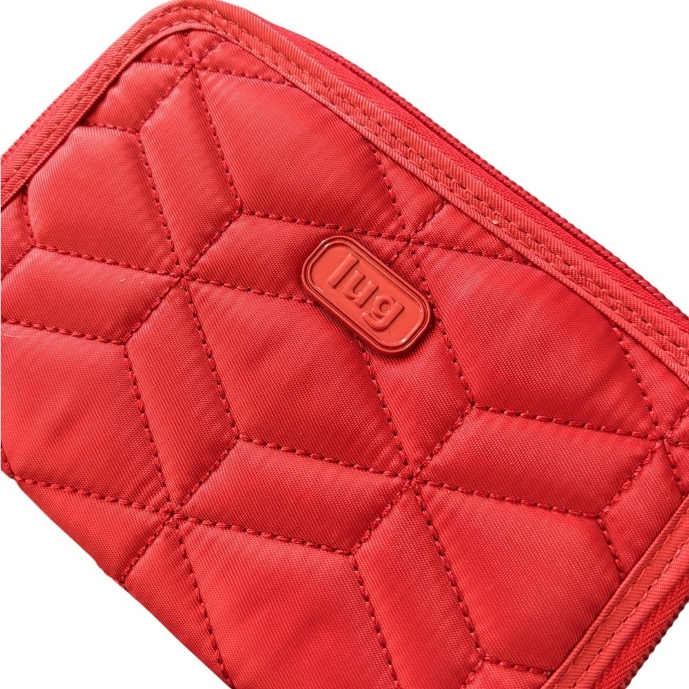 Lug Rodeo Legacy Zip A Round Dark Red Wristlet Wallet Quilted Logo Pockets ID - Picture 3 of 4